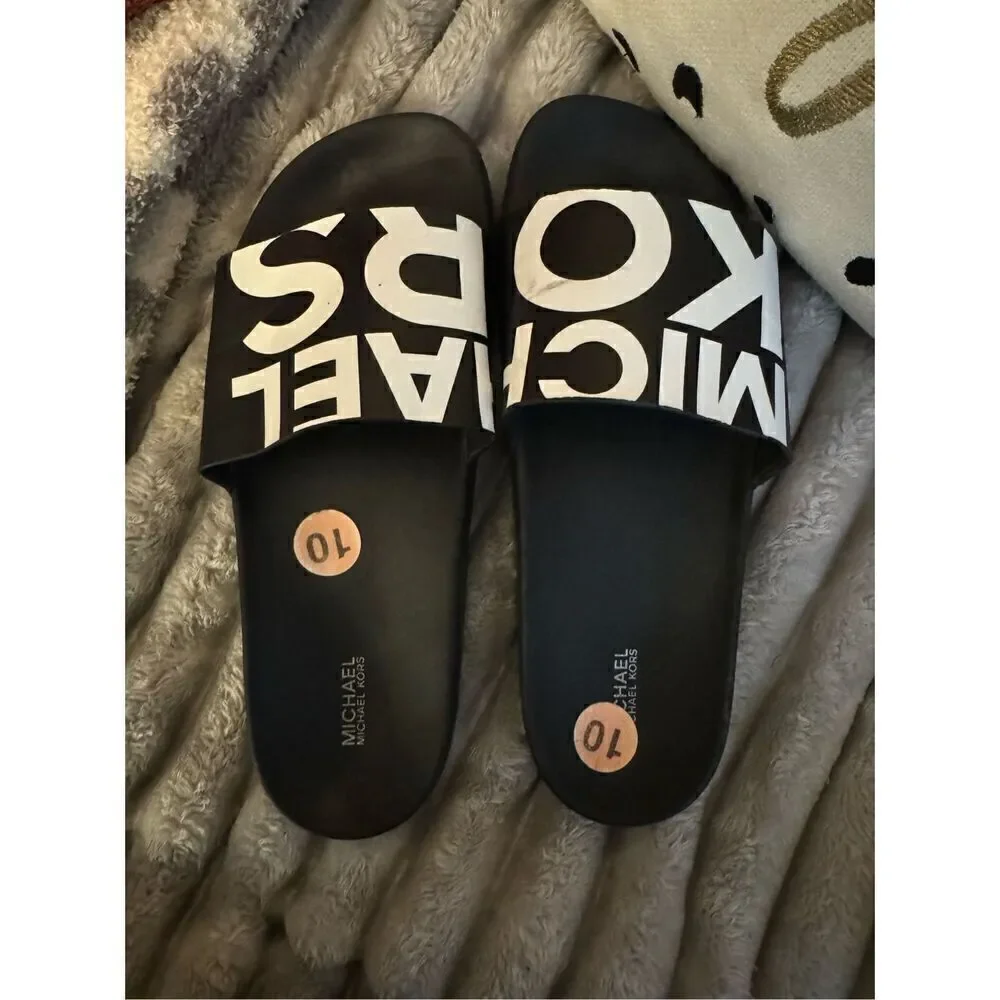 Sz10 nwot michael Kors Gilmore pool slide sandals w/logo bbw black white